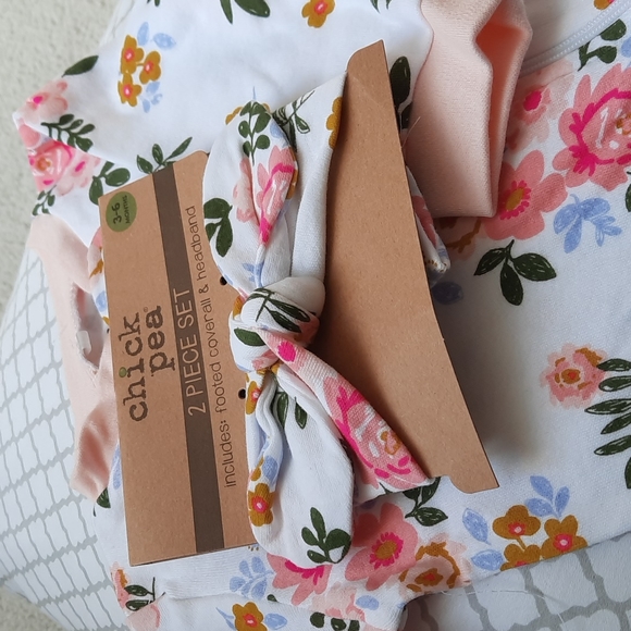 2 piece floral set. Footed onepice and headband - Picture 4 of 11